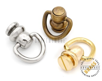 Könnte beinhalten: Drei drehbare Karabinerhaken, einer silber, einer messingfarben und einer golden. Die Karabinerhaken sind aus Metall und haben einen runden drehbaren Kopf mit einer Schlaufe am anderen Ende.