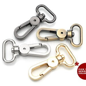 Puede incluir: Cuatro mosquetones giratorios en acabados plateado, dorado y bronce antiguo. ¡Elige el color que desees!