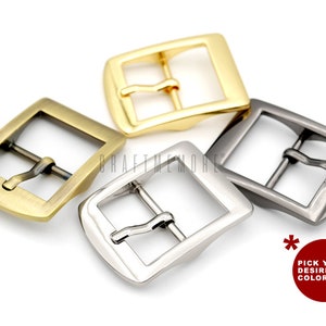 Könnte beinhalten: Vier Metall-Gürtelschnallen in verschiedenen Ausführungen: Gold, Antikmessing, Silber und Schwarz. Wählen Sie Ihre gewünschte Farbe!