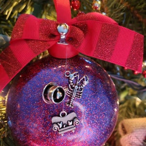 Friends Central Perk Fandom Inspired Glass Christmas Ornament Bauble Ball - Chandler Monica Phoebe Joey and Ross on your Christmas tree!