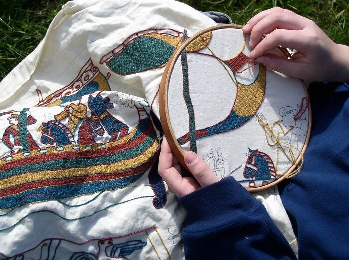 Embroidery Kit Whith Bayeux Stitch to Bayeux Brodere F. Reproduction of