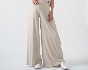 Comfortabele zwangerschapsbroek: beige stretch-culottebroek met wijde pijpen en hoge taille