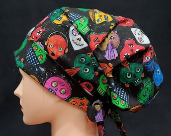 Alien en Skull Heads Scrub Cap met Toggle Strap Tie Comfortable Fit
