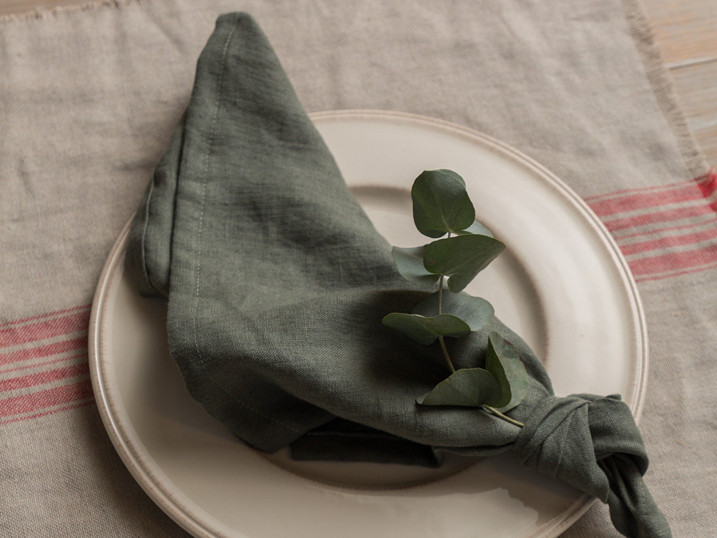 Washed Linen Napkins, Set of 468 Washed Linen napkins in dark grey