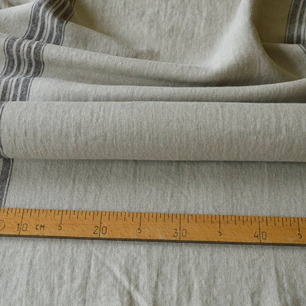 Tissu en lin à rayures noires au mètre. Tissu en lin à grain français. Tissu en lin adouci. Poids 350 g/m2.