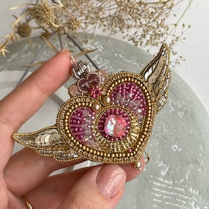 Broche de corazón de Sailor Moon. Precioso broche de cuentas de la Guardiana.