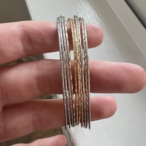 14K hübsches Gelbgold oder Weißgold Diamantschnitt, geätzter dünner Armreif (kommt einzeln)