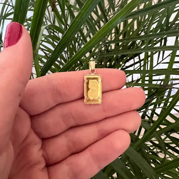 24K Pretty Yellow Gold Pamp Suisse Bar 