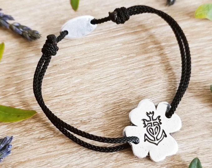 Camargue Cross bracelet on clover - ø20mm - color and cord of your choice
