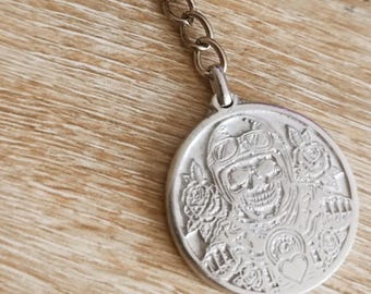 Tinplate key ring - Biker skull - ø30mm - tinplate