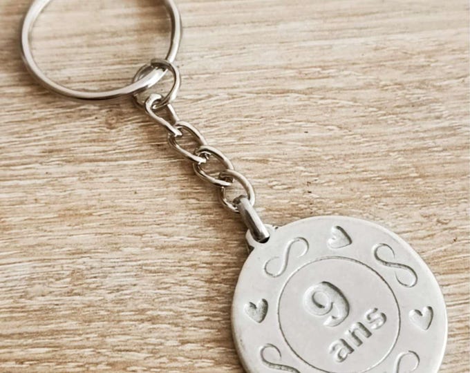Birthday key ring - 9 years old with hearts and infinity - tinplate - ø30mm