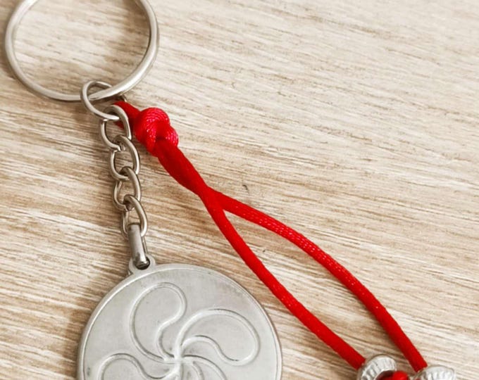 Basque Cross / Lauburu key ring ø30mm - with beads and cord.