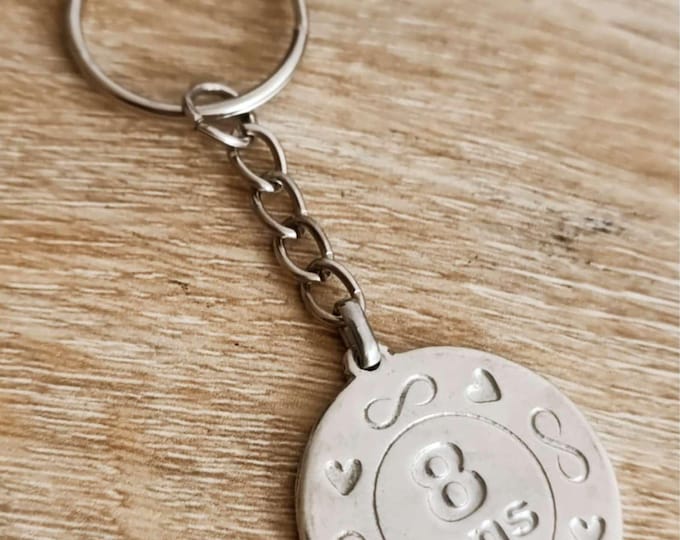 Birthday key ring - 8 years old with hearts and infinity - tinplate - ø30mm