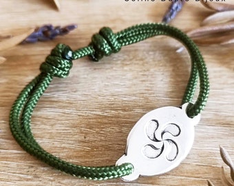 "Basque Cross / Lauburu" Bracelet - Oval Medal 20x34mm with Paracord cord ø3mm - size and color of your choice