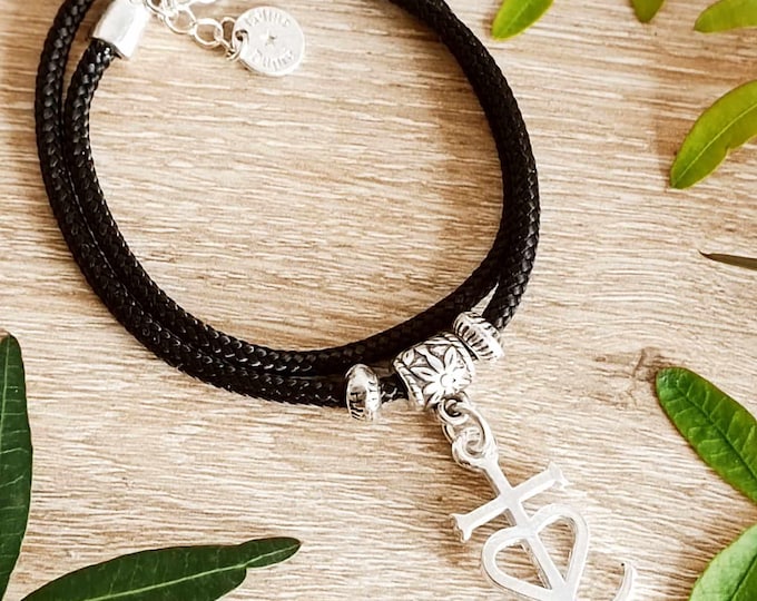 Camargue Cross Necklace 17x28mm - With Paracord cord ø3mm - color of your choice