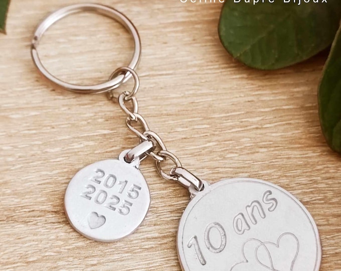 Key ring for your tin wedding anniversary - 10 years of marriage "2015/2025" - 2 medals