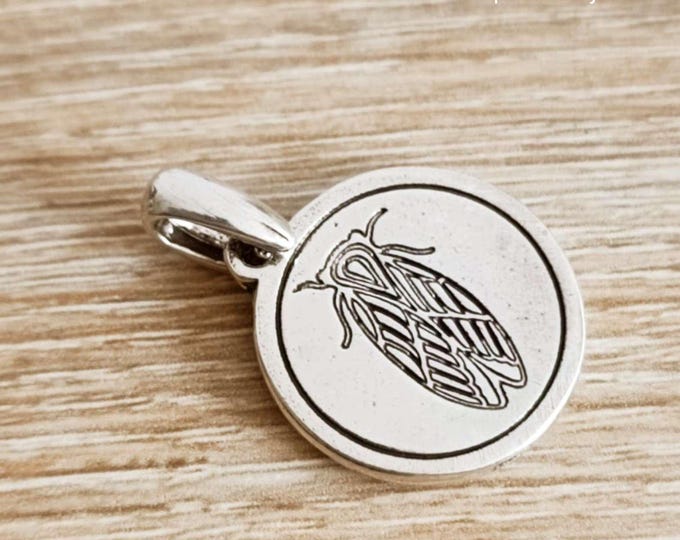 Cicada pendant - alone or with chain - 925 silver finish ø20mm
