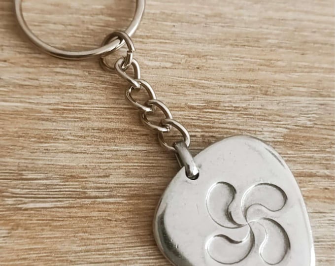 Basque Cross / Lauburu key ring - 27x29mm - Made In France