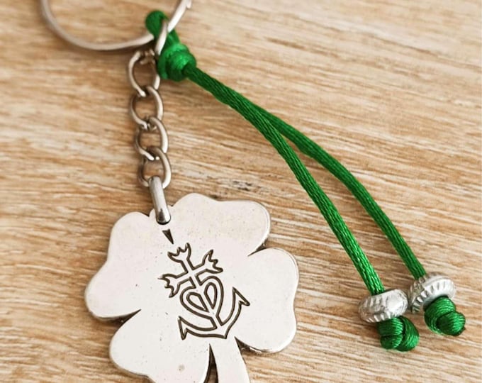 Key ring - Clover with Camargue Cross - ø30mm - with beads and cord.
