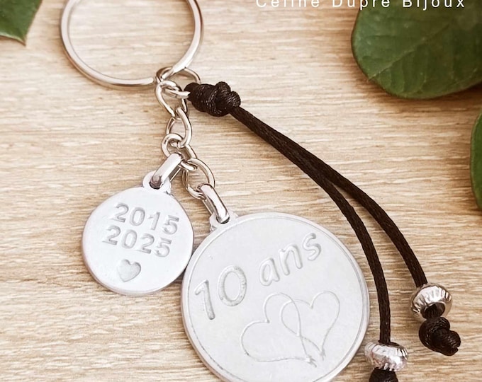Key ring for your tin wedding anniversary - 10 years of marriage "2015/2025" - 2 medals + cord with pearls