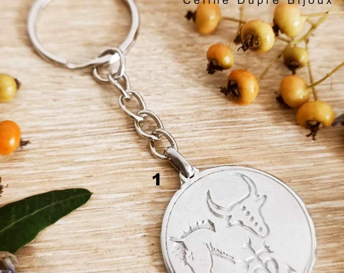 Tinplate key ring - Camargue Cross, Bull, Horse - model of your choice
