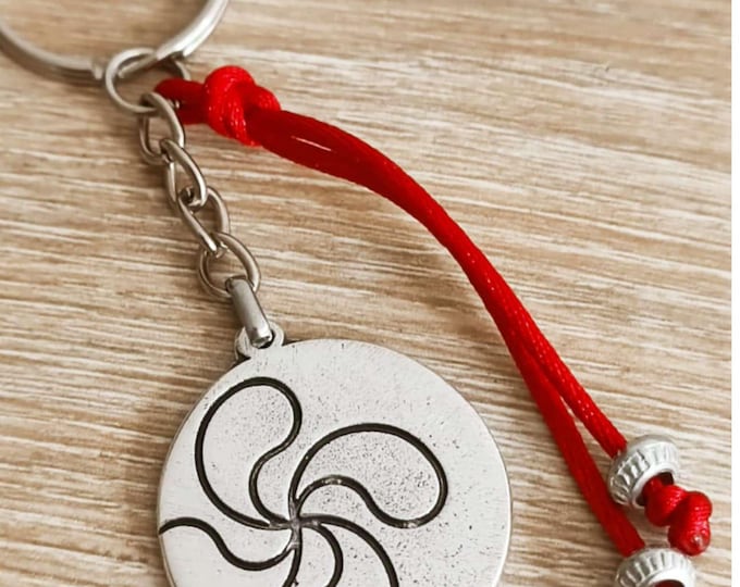Basque Cross / Lauburu key ring ø30mm - with beads and cord.