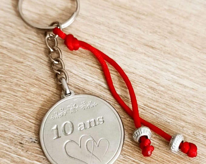 Key ring - 10 years with hearts - ø30mm - with beads and cord.