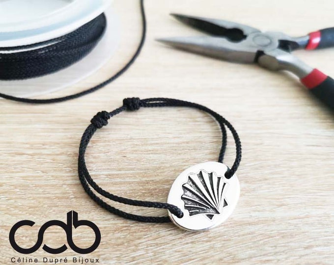 Scallop shell - bracelet with oval medal 18x25mm white iron 925 silver finish - braided cord of your choice