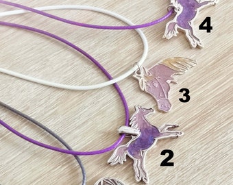Halskette mit Anhänger "Horse" - Modell Ihrer Wahl - silbernes Finish 925