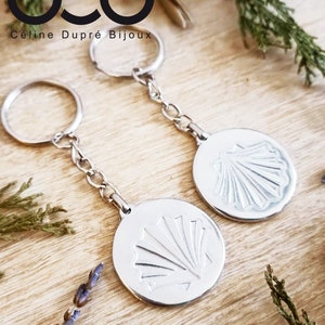 Raw tin key ring &quot;Saint Jacques de Compostelle&quot;