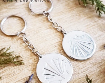 Raw tin key ring "Saint Jacques de Compostelle"