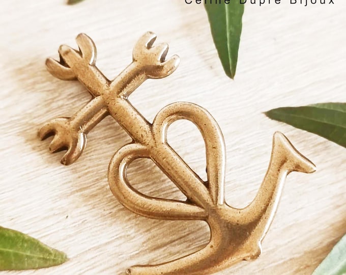 Camargue Cross Brooch Camargue 37x54m - brass finish