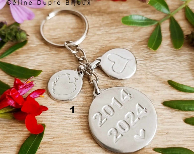Key ring for your tin wedding anniversary - 10 years of marriage "2014/2024" - 3 medals