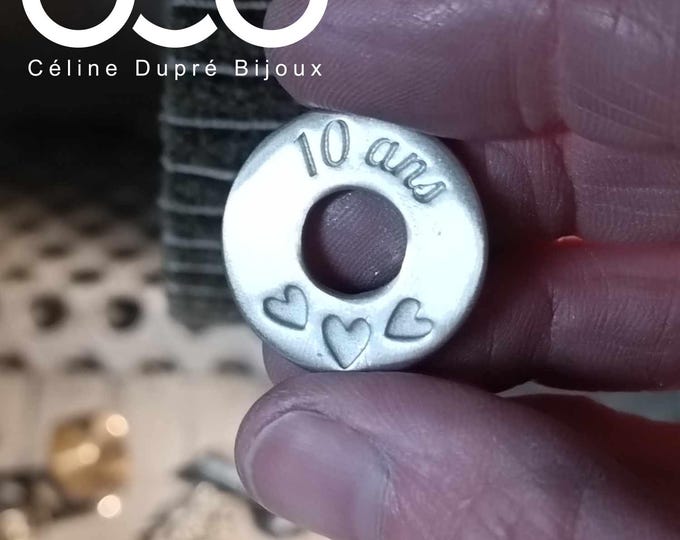 Ring bracelet ø23mm in white iron with Paracord cord ø3mm - Text "10 years with hearts" on the front - size and color of your choice