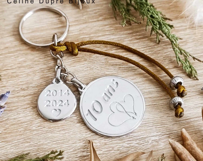 Key ring for your tin wedding anniversary - 10 years of marriage "2014/2024" - 2 medals + cord with pearls