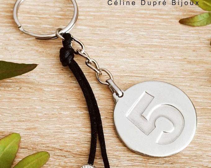 Birthday key ring - 5 years - Wooden Wedding - raw tinplate with cord and beads - models and date of your choice