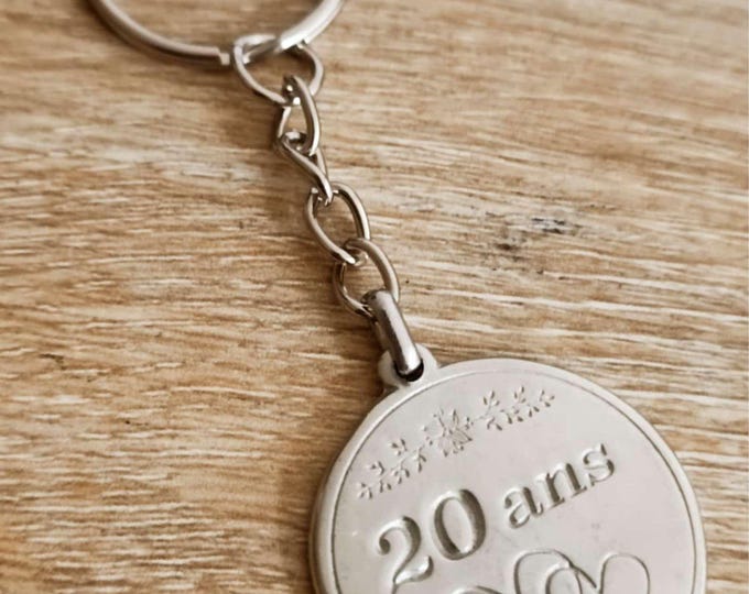 Birthday key ring - 20 years with leaves and hearts - tinplate - ø30mm