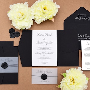 Faire-part de mariage de poche avec cachet de cire. Pochette monochrome/noir et blanc avec votre choix de modèle et de couleur de cachet de cire - ÉCHANTILLON