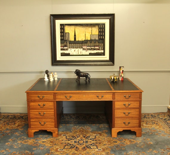 Traditional pedestal desk discount