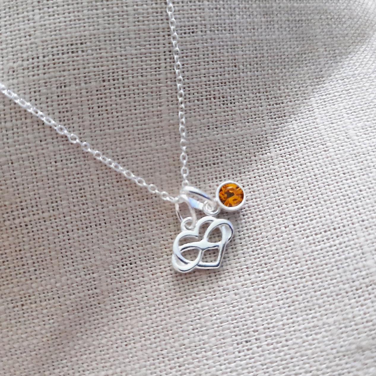 Collana Con Ciondolo Cuore Infinito PLITI Per Figlia Acquisita: Regalo Speciale Con Incisione "Alla Mia Bella Bonus Figlia". Gioiello In Rame Senza Nichel.