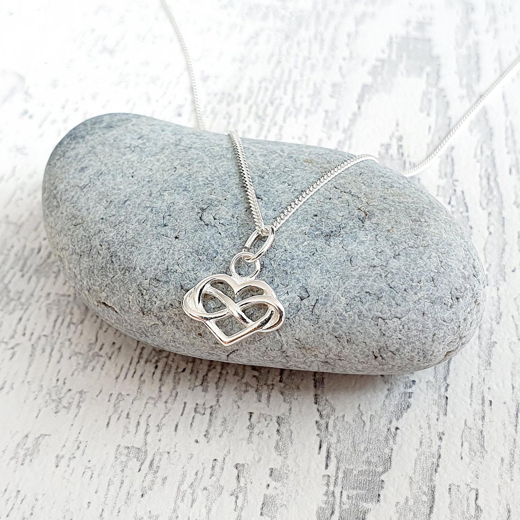 EYQV Regalo per insegnante, regalo di laurea, regalo per insegnanti per donne, regalo di laurea per lei, collana con ciondolo a forma di cuore infinito, regalo di ringraziamento per insegnante, regalo