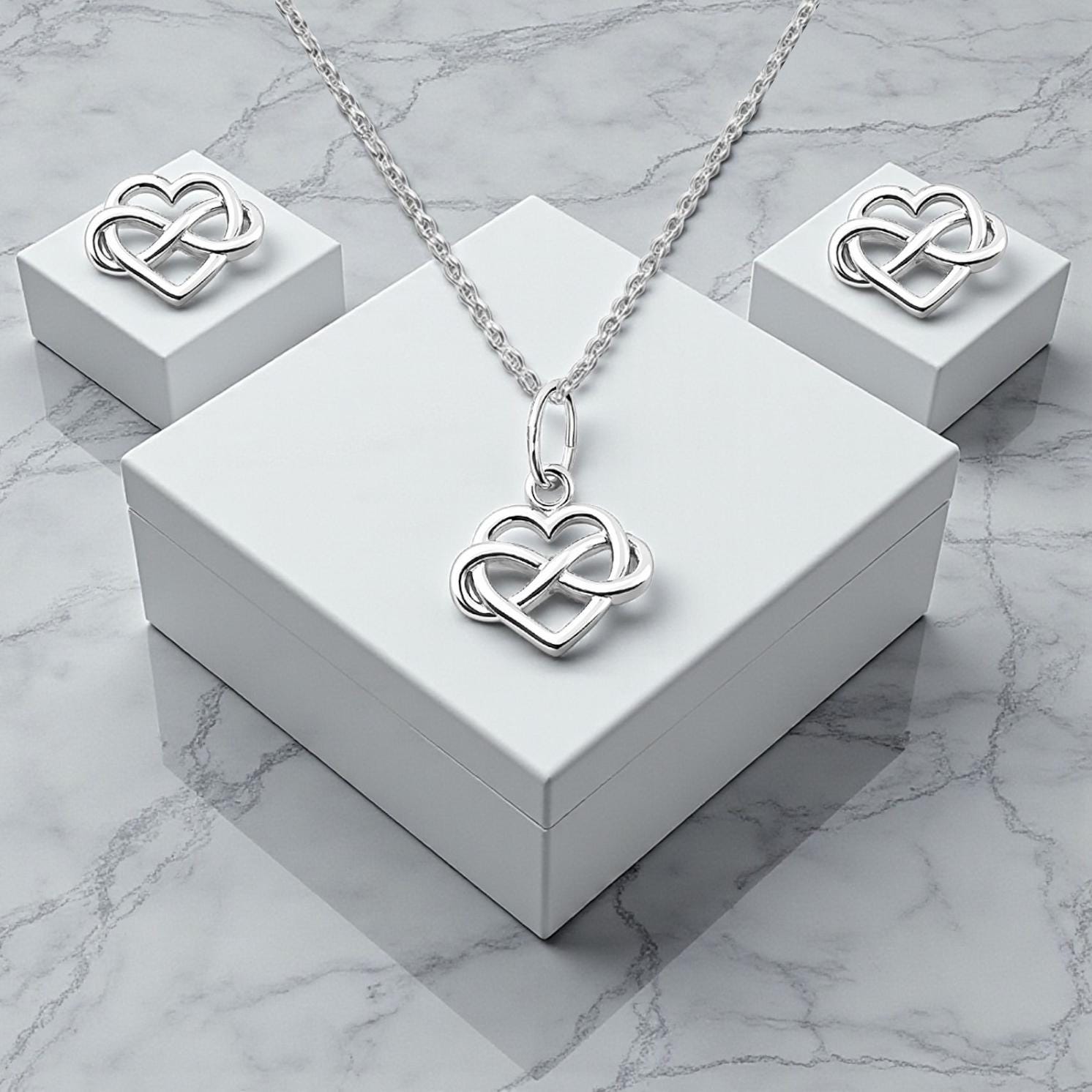 Annis Munn Bracciale Donna Infinity In Argento 925 Con Zirconi A Cuore - Regolabile