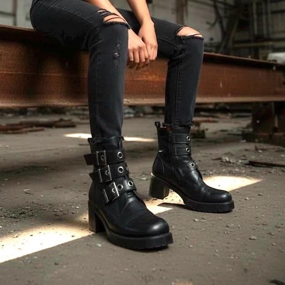 Woman's Harley Davidson Triple Buckle Boots Black Leather Square