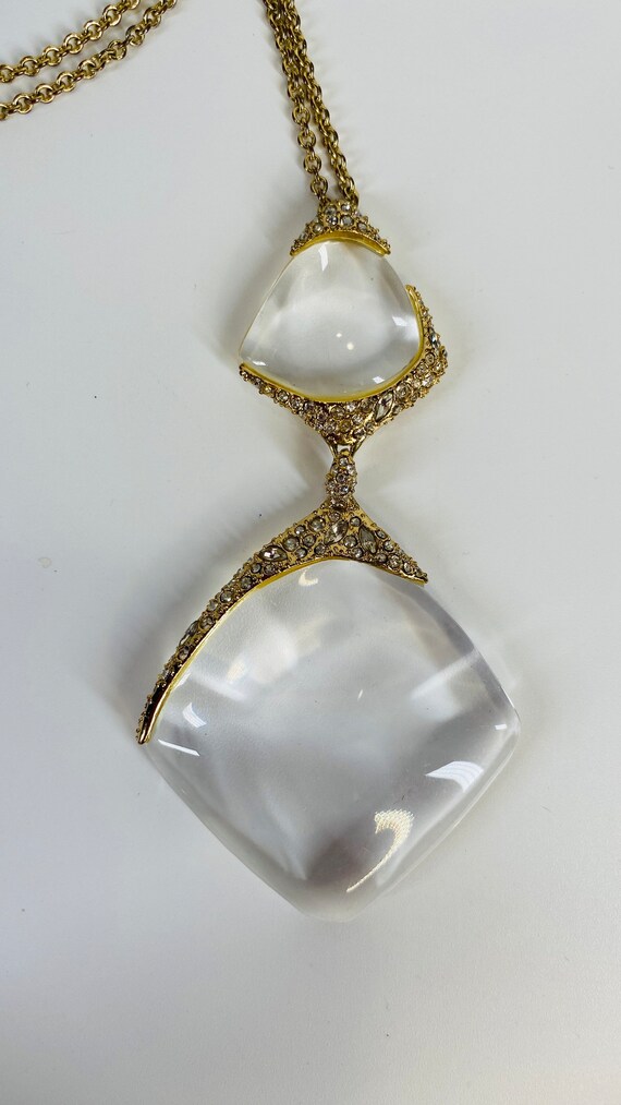 gold tone necklace and Gem