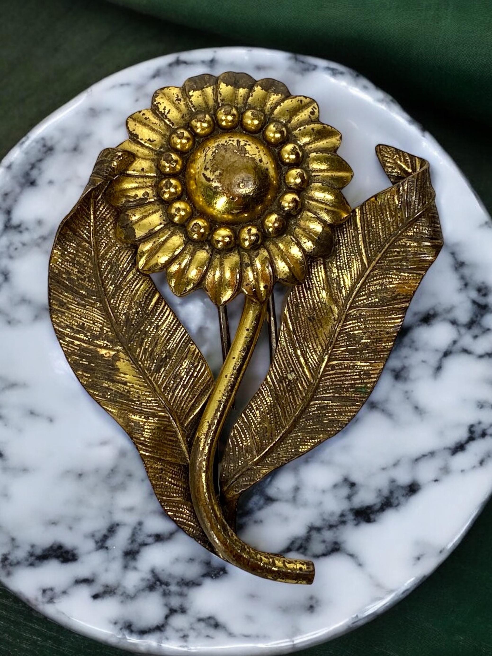 Broche Ancienne Fleurs En Laiton Doré - Style Art Déco/Art Nouveau, Numéro 321, Occasion En Très Bon état