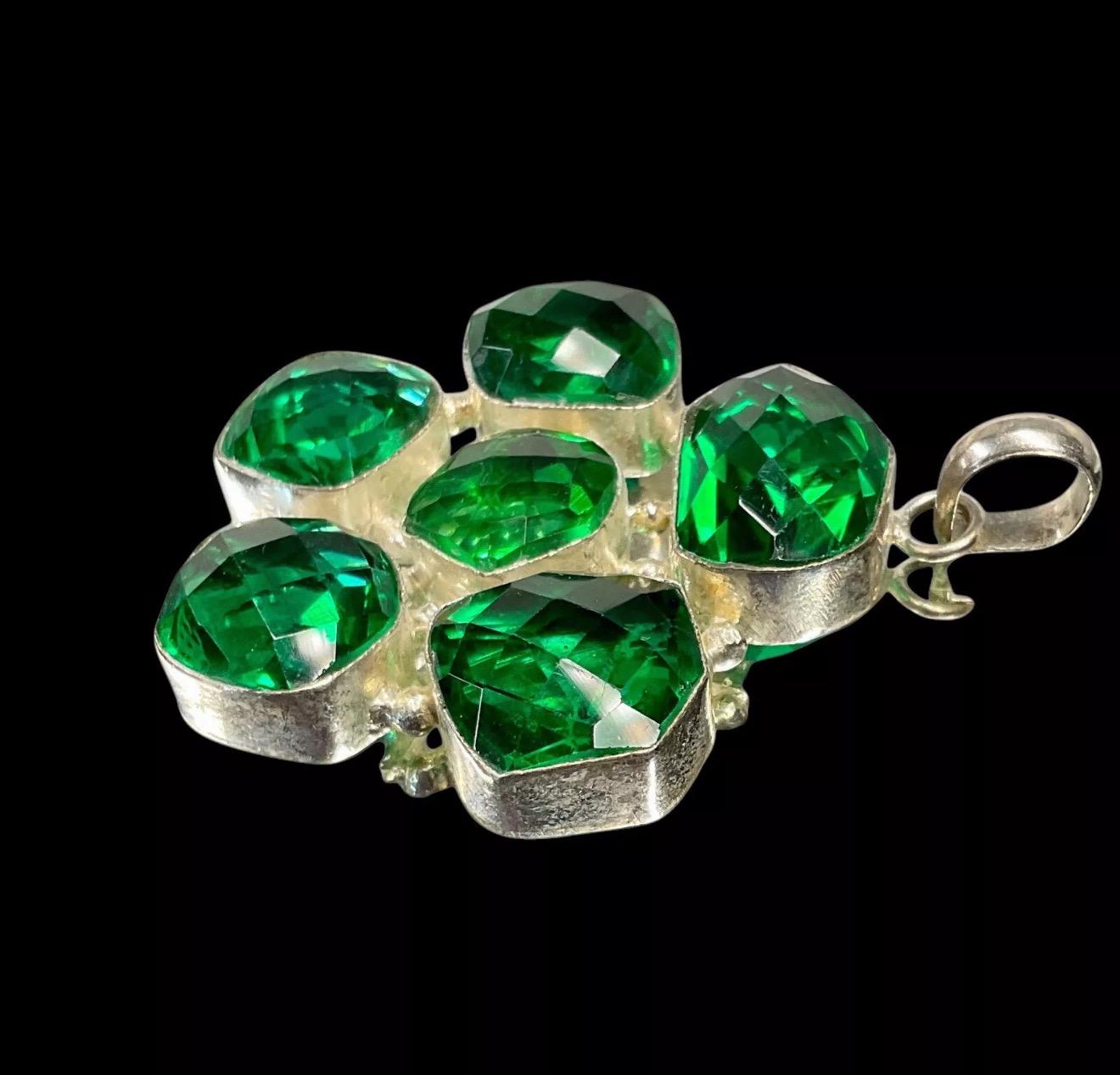 エメラルドグリーン スターリングシルバー 925 ペンダント（チェーン