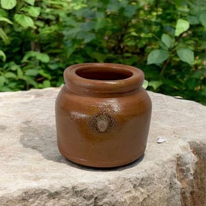 Voelbare, in Frankrijk gevonden vintage Duitse aardewerk confitpot
