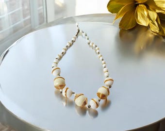 Collier Vintage Perles Blanches Et Or En Résine - Bijou Fantaisie Femme état Impeccable