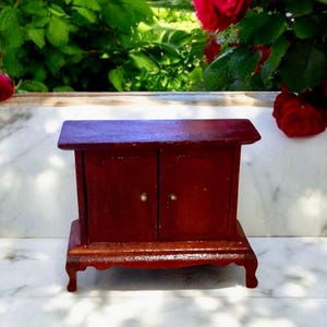 Puppenhaus Miniatur Möbel Mahagoni getönten Holz Schrank Hutch 6,5 cm