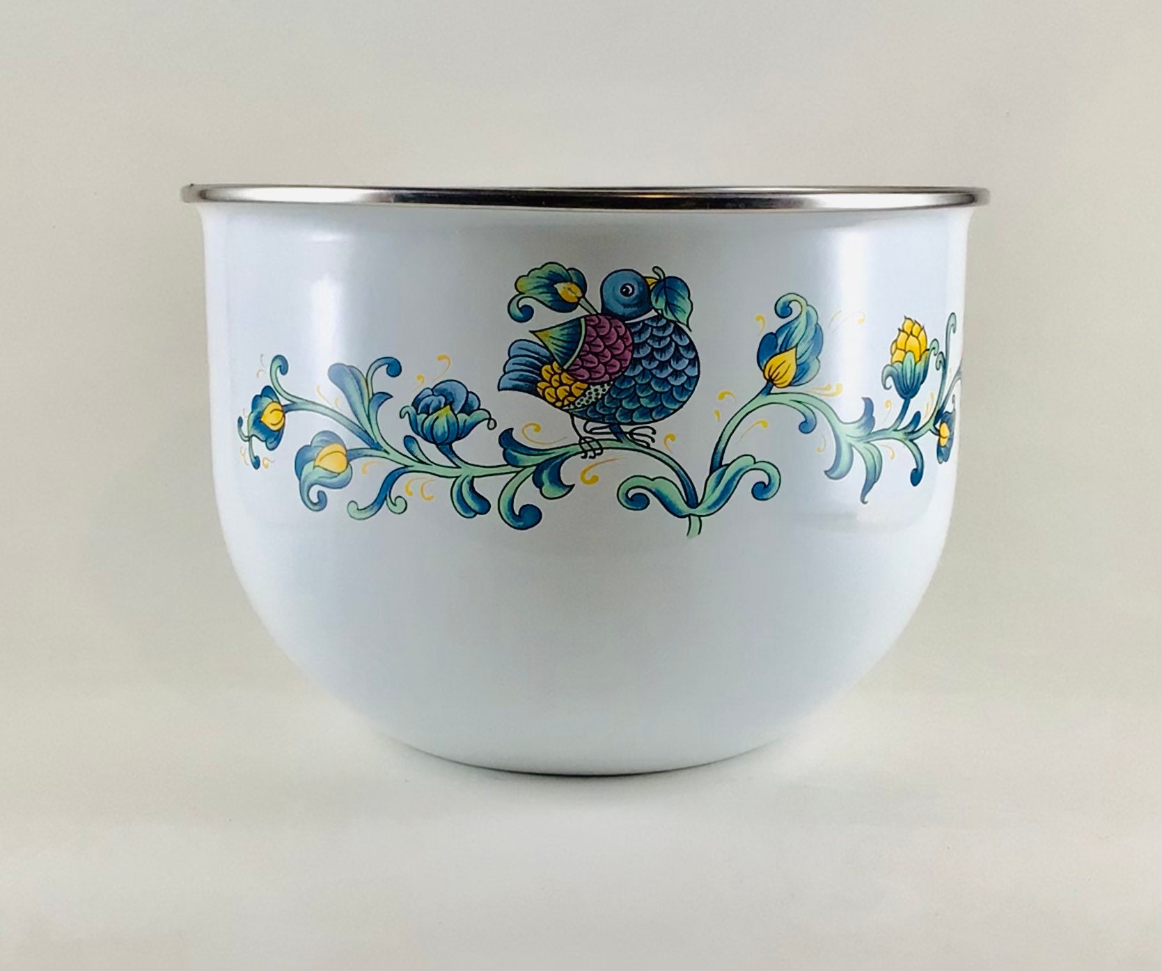 Vintage Kobe Porcelain Enamelware Mixing Bowl & Small Bowl with Lids - Set  of Two circa 1980s